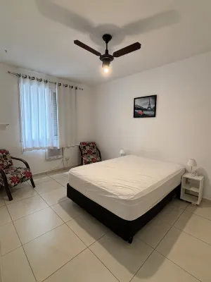 Apartment in front of the beach and the Santos aquarium. Pets allowed