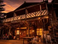 Spa Lodge Redwood Inn - Homestays