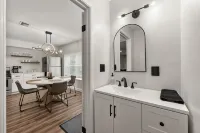 Modern Home Mins from Truist Park - 3성급