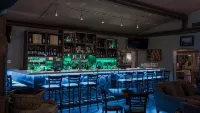 Tigh-Na-Mara Seaside Spa Resort - bar