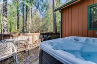Lovely Mt. Cabin Near Mt. Hood with Hot Tub & Community Pool - Homestays
