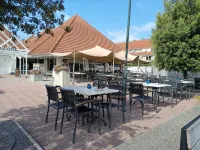 Cosy Vacation Home with Lakeside Terrace - Wifi
