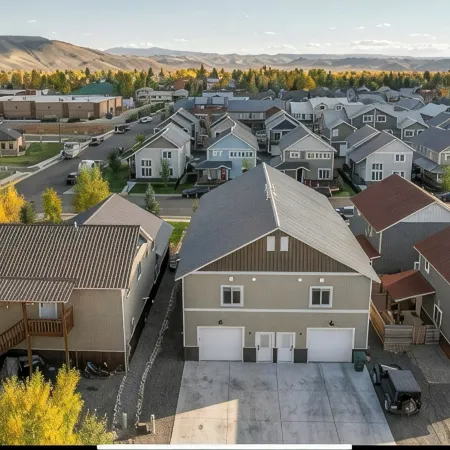 Relax in Spacious Comfort; Walk to Main St. and Trails. 30 Min to Crested Butte