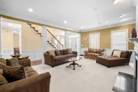 Pool - 7 Bedrooms - Close to beach