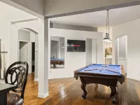 2 minutes from lake, Pickleball, Hot Tub, Pool table! Hoteles en Rowlett
