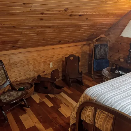 Cozy cabin in the woods. Peaceful and only 15 minutes to Mountain View.