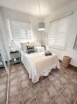 Beach Villa Mojoneo @ El Cocal. Secluded beach, Rooftop, Jacuzzi, Pool table - Homestays