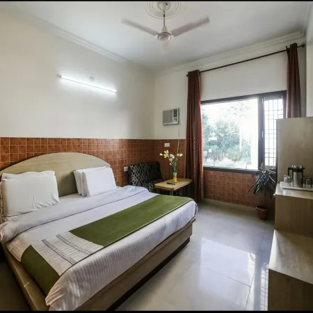 Hotel Today, Katra