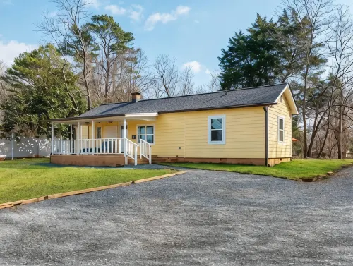 Love, Work at Mellow Yellow Suite B near DT Waxhaw - 3-Star
