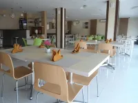 Max Hotel Panakkukang Makassar By LIFE - breakfast