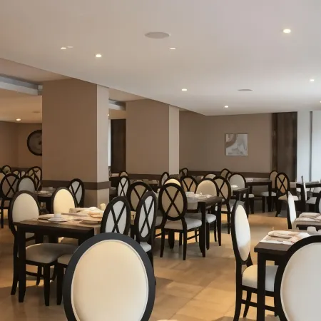 Hôtel Henry II Beaune Centre Отели в г. Бон