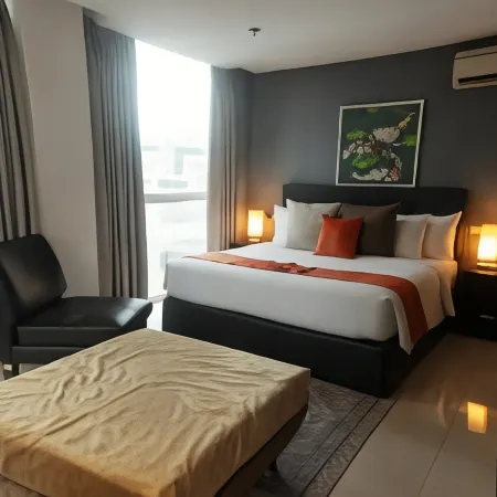The Upperhouse Hotel Boutique Stay with City & River Views