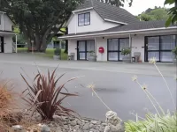 Camellia Court Motel - 3-Star