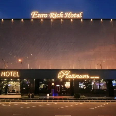 Artz Hotel Отели рядом с достопримечательностью «Торговый центр Перлинг»