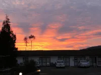 Buller Bridge Motel - parking