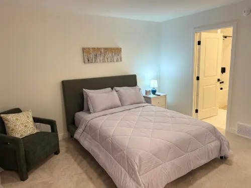 Modern Retreat 3BR 2 and Half Bath 12min to WEM 10min to Big Lake Lois Hole Park - Bungalow
