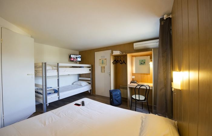 Brit Hotel Essentiel Pau Lescar