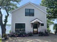Evensong: Oceanview Retreat with Dock - con encanto