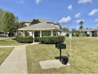 Upgraded condo close to Beach - 2-Star
