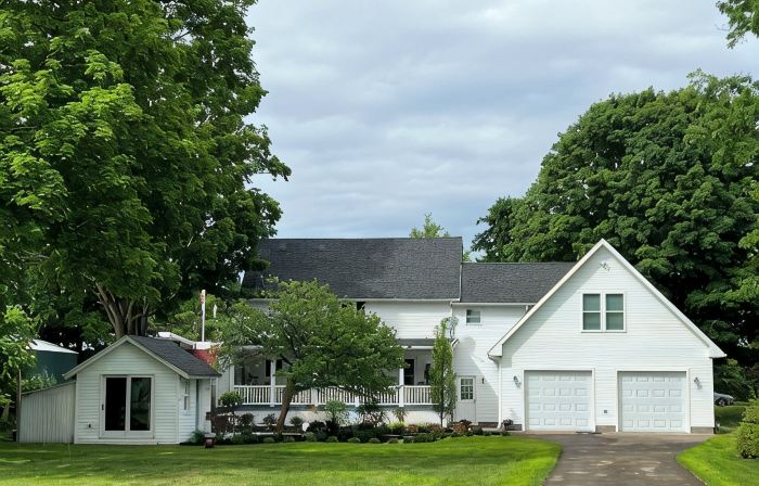Quaint historic home in the heart of Bemus Point Village- a stroll to the water!
