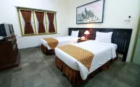 The Kresna Hotel - Pensions