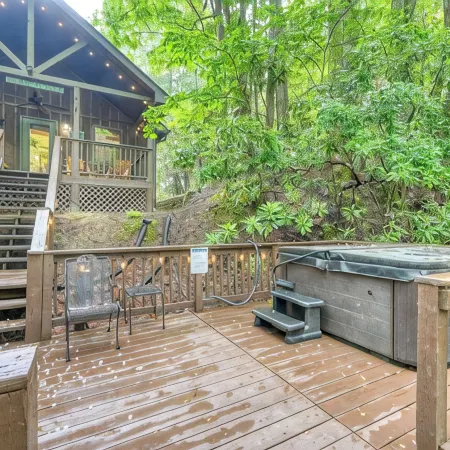 Creekside Cabin - Hot Tub, Firepit, Porch