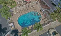 Carlton House Motel and Suites - Beach