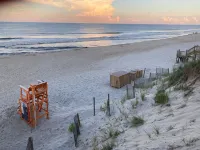 BEAUTIFULLY DECORATED ~ CLOSE TO THE BEACH ~ 5 BEDROOM/4 BATH - Swimmingpools