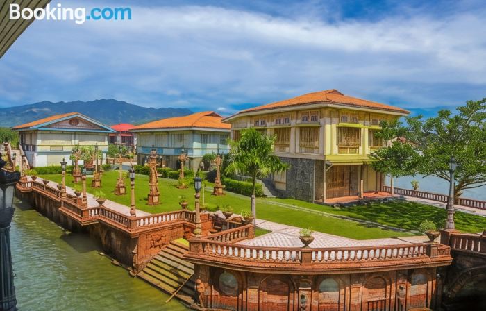 Las Casas Filipinas de Acuzar