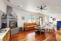 Visiting ABQ for a Conf? Home Centrally Located Get Anywhere in the City in 20m. - Bungalows