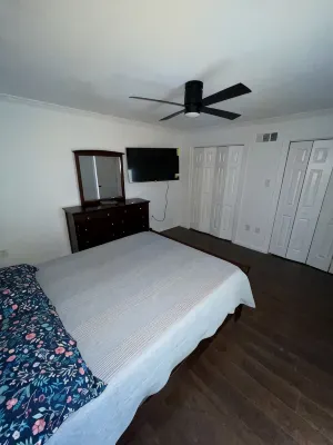 4 bedrooms 2 baths Sleeps 10 - Big Yard - Completely Remodeled and Updated - 4-نجوم