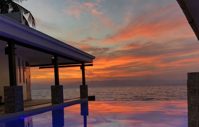 Alegria Water Front Beach House