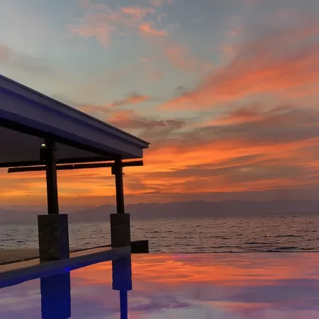 Alegria Water Front Beach House