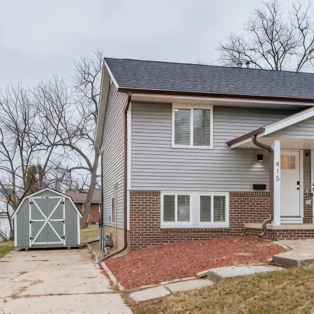 A Charming Home Minutes to Downtown, Zoo, & Airport with Hidden Reading Nook!