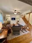 Cozy historic cottage in the woods. 10 minute walk to town - Homestays
