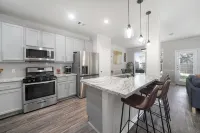 Cozy Retreat home in the Heart of Conroe - بيت ضيافة