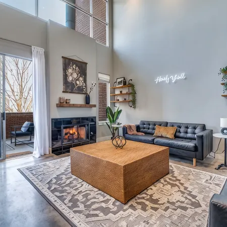 The Oleander - centrally located Luxury Townhouse steps from Magnolia Ave!
