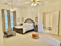 Country Mansion Estate w 5 King Bedrooms 60 Acres & Lakes w Resort-Style Pool - Boutique