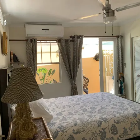 STUDIO Walking distance to beach.