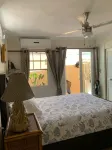 STUDIO  Walking distance to beach.