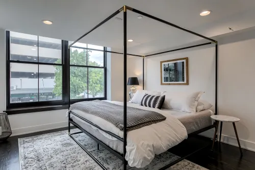 New Downtown Luxury Condo, by UNL, stadium & arena, above luxury retail #204 - 4-Sterne
