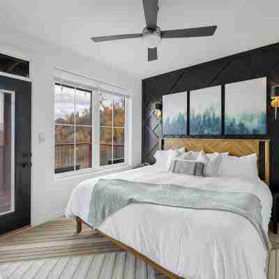 Epic Lux Cabin! Mtn View! Theatre! Game Room Rooms