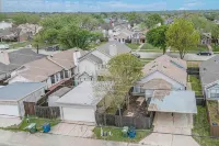 Adorable 2/2 Home-Patio, Games, Spa Vibes!  Weekend getaways or work stays - Homestays