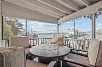 Harborview! Sleeps up to 10. Spa and beside The Bean! - Homestays