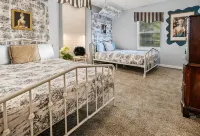 6 Bedrooms l 1 mi to Alamo + Riverwalk l Private Pool l Family + Pet Friendly - مسبح خاص
