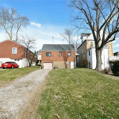 Stunning 2-bedroom Home w/ WiFi, AC in Brookline Pittsburgh,PA