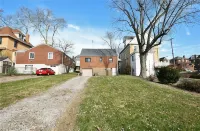 Stunning 2-bedroom Home w/ WiFi, AC in Brookline Pittsburgh,PA - 2-Star
