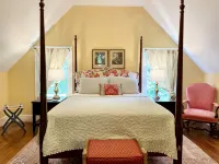 Historic Carriage House at the Church Point Manor - Villas
