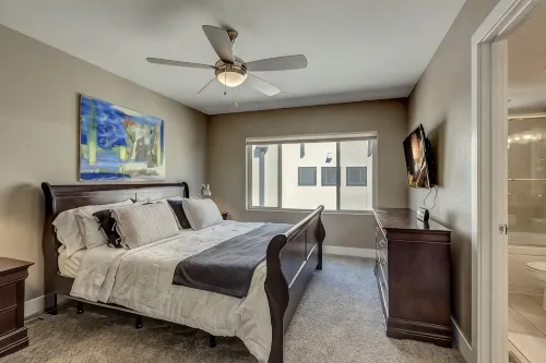 Spacious Townhouse with Rooftop Deck! Super close to Downtown Denver! - 자쿠지