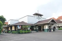 Hotel Dana Solo Hotels near Museum Dullah